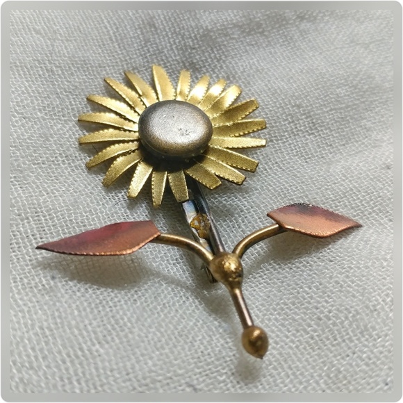 Accessories - Handmade sunflower pin.